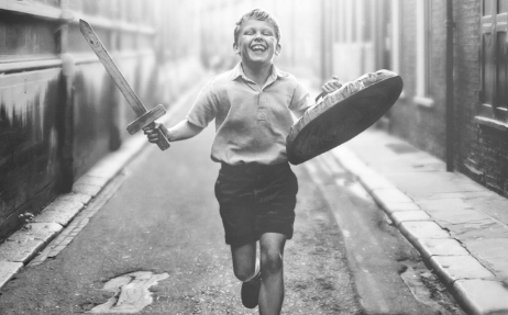 Review Film Belfast Kisah Masa Kecil Paling Nostalgis